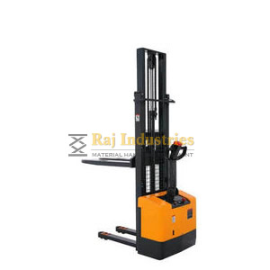 Battery Operated Hydraulic Stacker